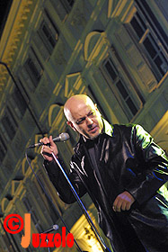 Enrico Ruggeri in piazza San Carlo